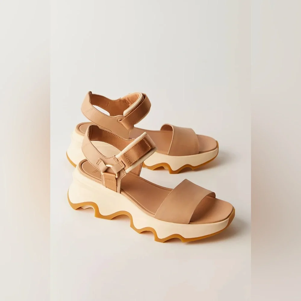 Sorel Kinetic Impact Y-Strap High Sandals Size 8.5